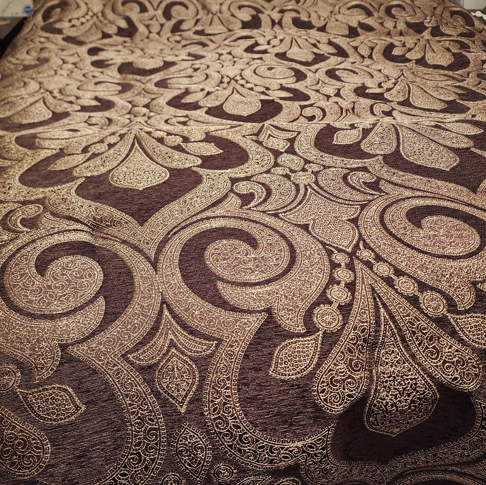 W-C Home Fashions Bedspread and Pillows